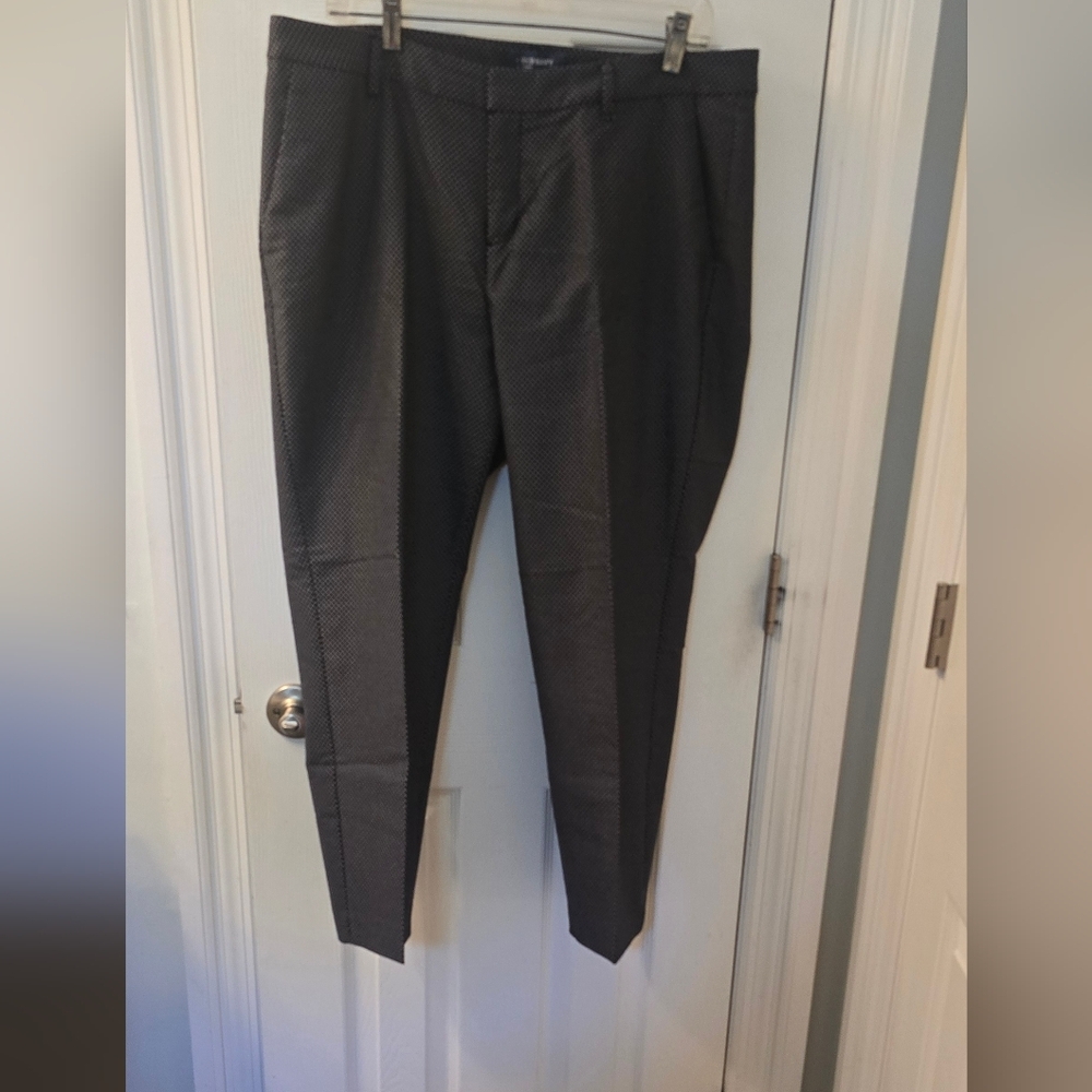 Old Navy Women's Cropped Pants, Small White Print, Front Pockets, Size 14 (310)